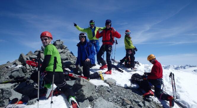 En avril, ne range pas tes skis... en attendant mai, viens à Peclet ! image article